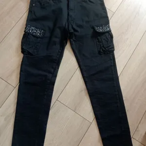 Kargo pantalone sa cirkonima.Italy.Novo!