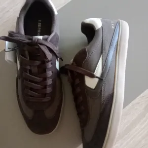 Polukožne patike.Bershka.Novo!