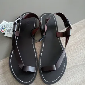 Kožne sandale.Pull&Bear.Novo!