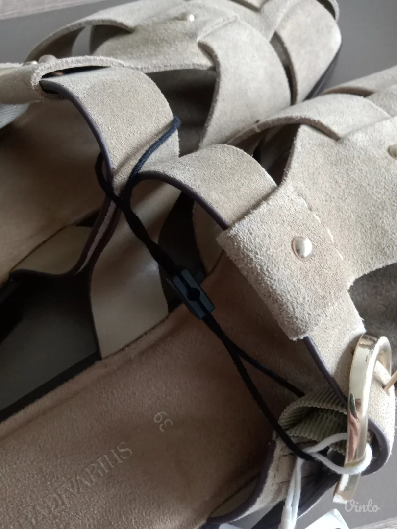 Kožne papuče Stradivarius.Novo!