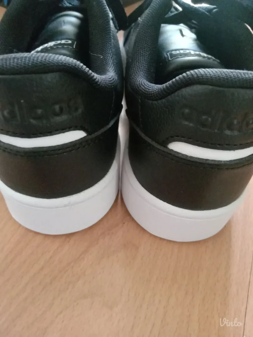 Patike za dečaka.Adidas.Novo!