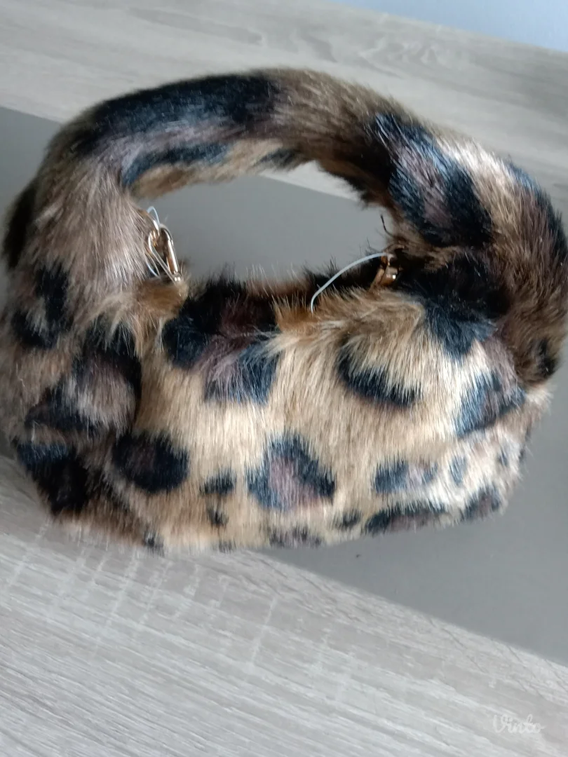 Čupava mini torbica.H&M.Novo!