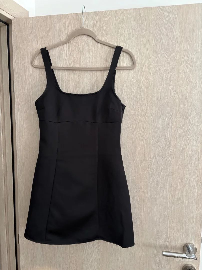 H&M crna haljina