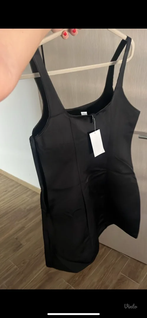 H&M crna haljina