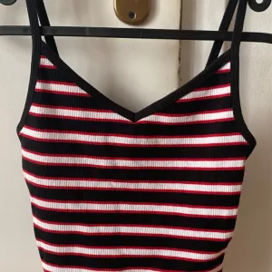 Rebrasta majica na bretele