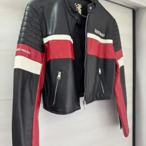 Bershka zenska jakna