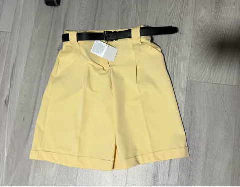 Zara šorts sa kaišem