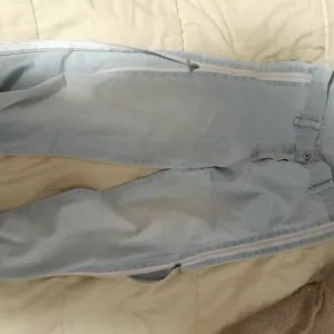 Farmerke sa bočnim otvorom(rajsferšlus)