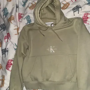 Calvin Klein croptop duks