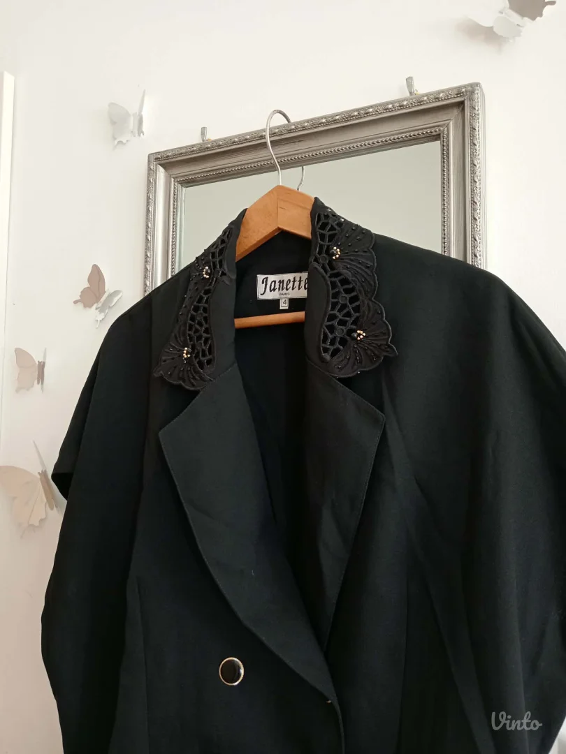 Presladak crni blejzer