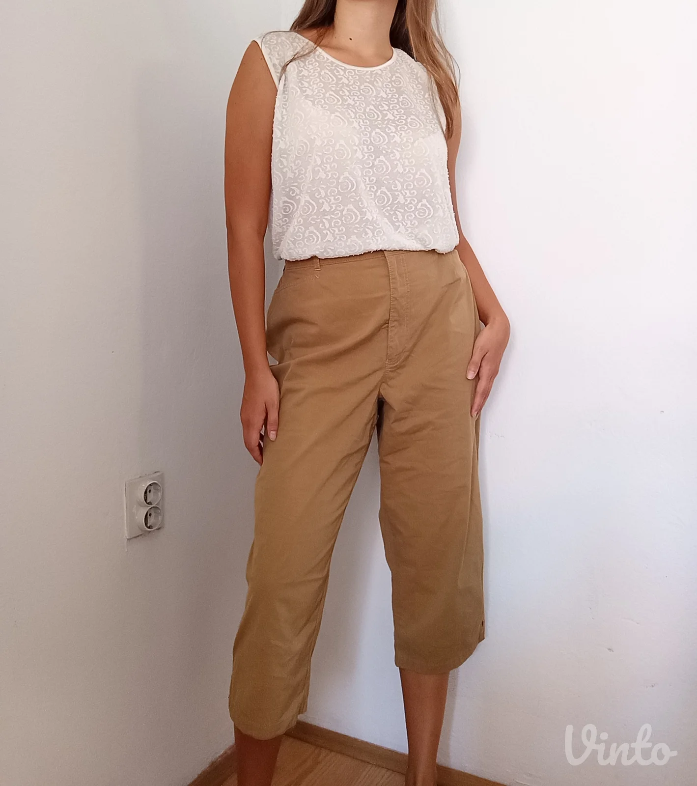 Braon pantalone kraći model