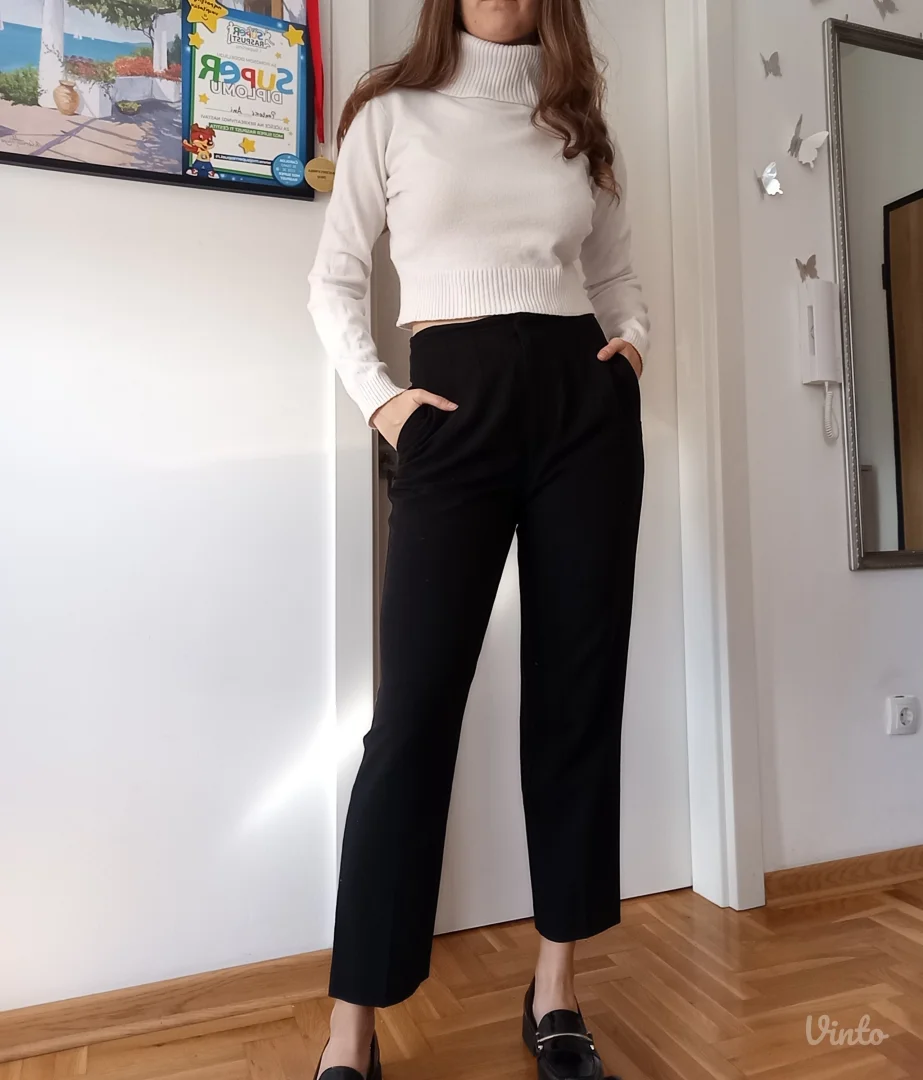 Beli kraći džemper