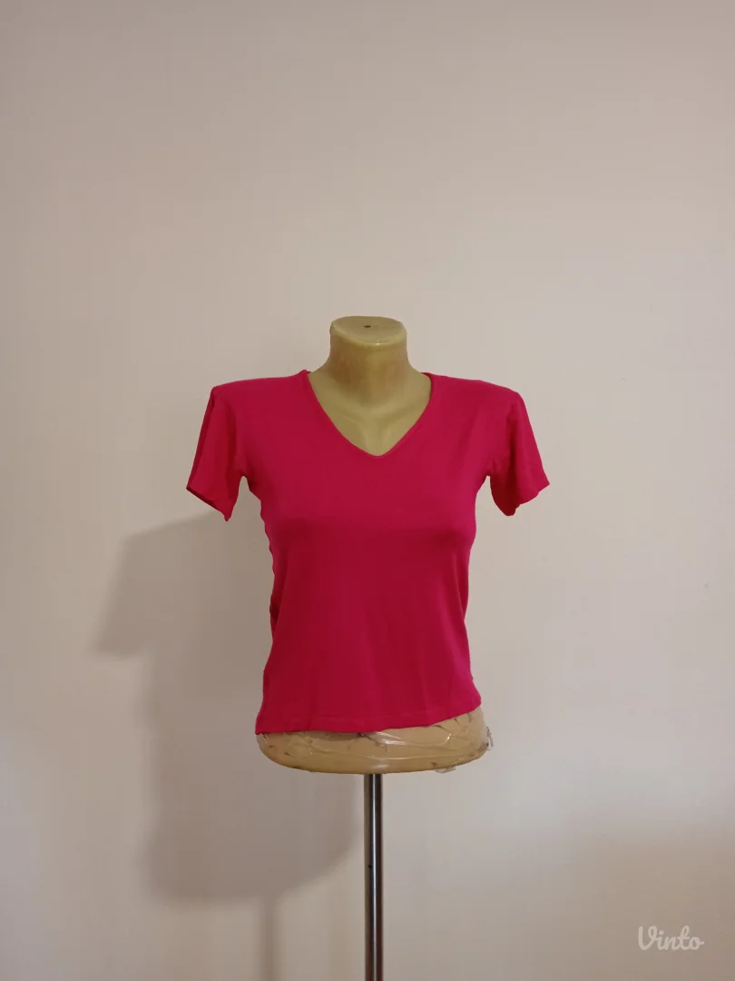 Roze majica na kratke rukave