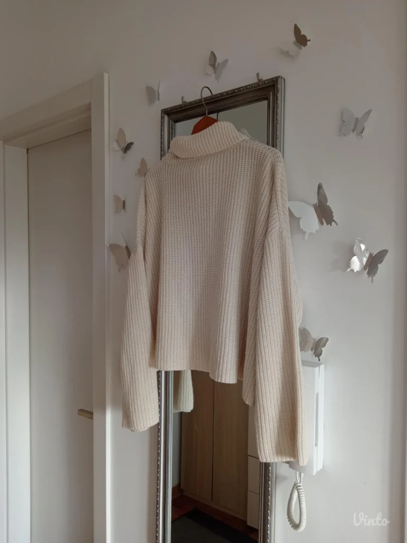 Predivan beli džemper