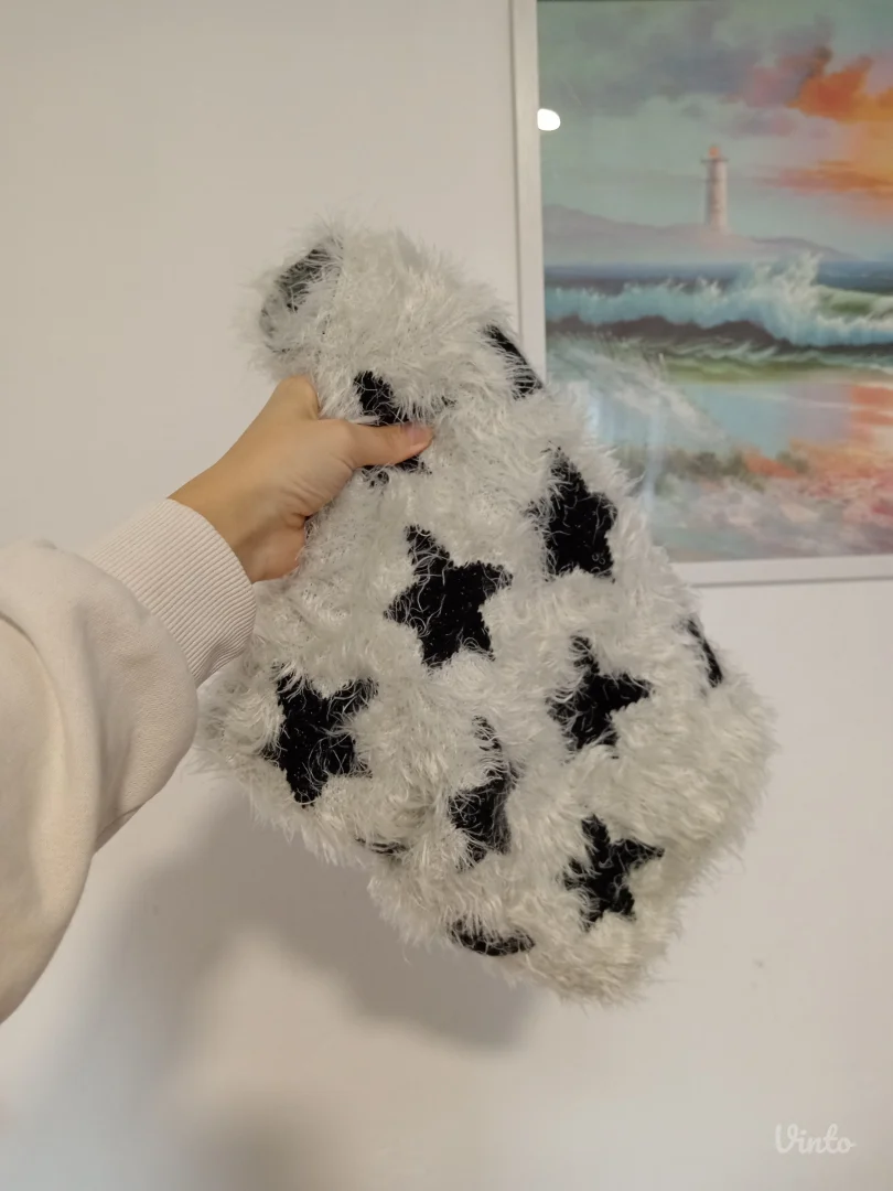 Beli okrugao šal sa zvezdama