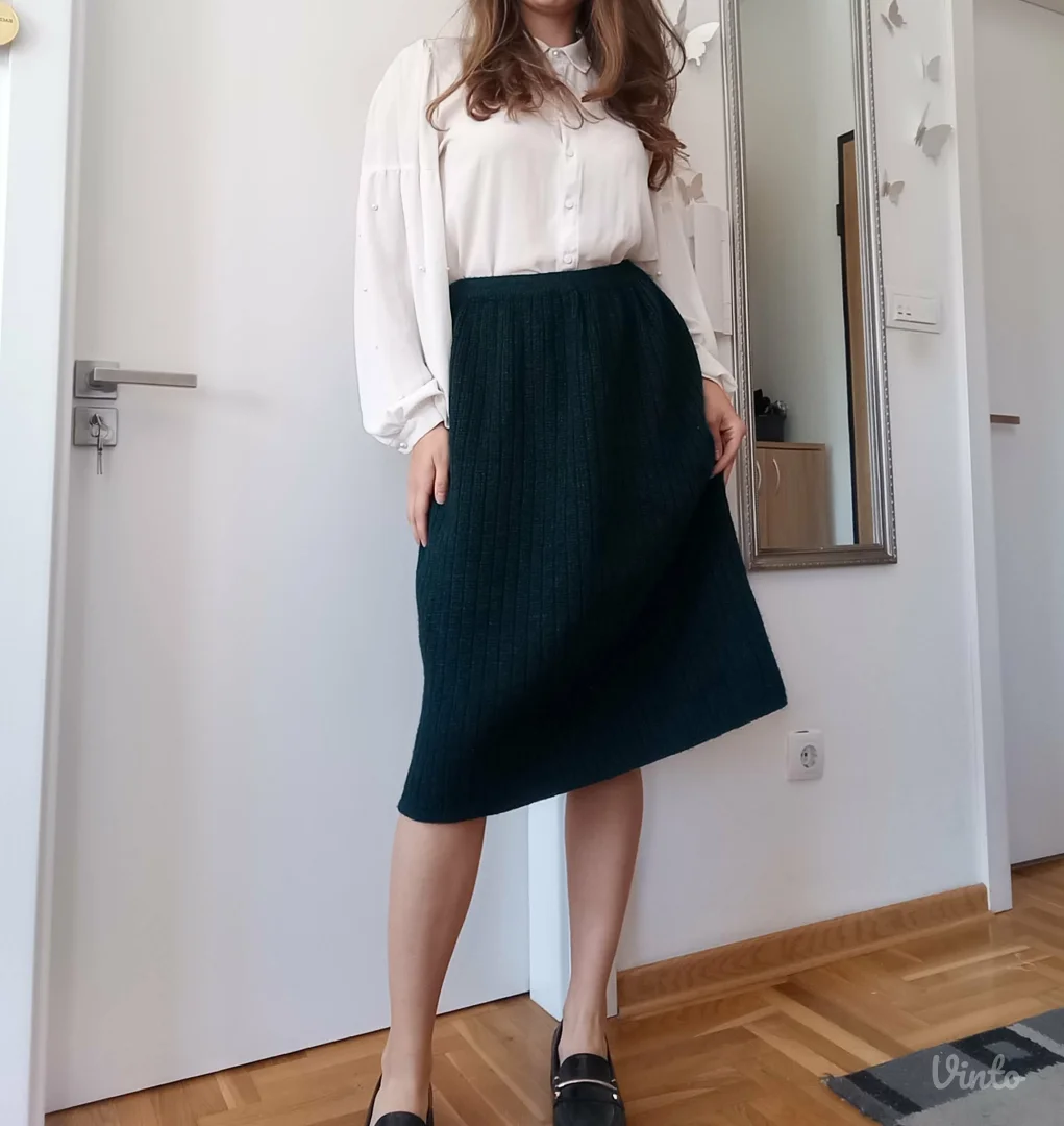 Predivna tamno zelena suknja
