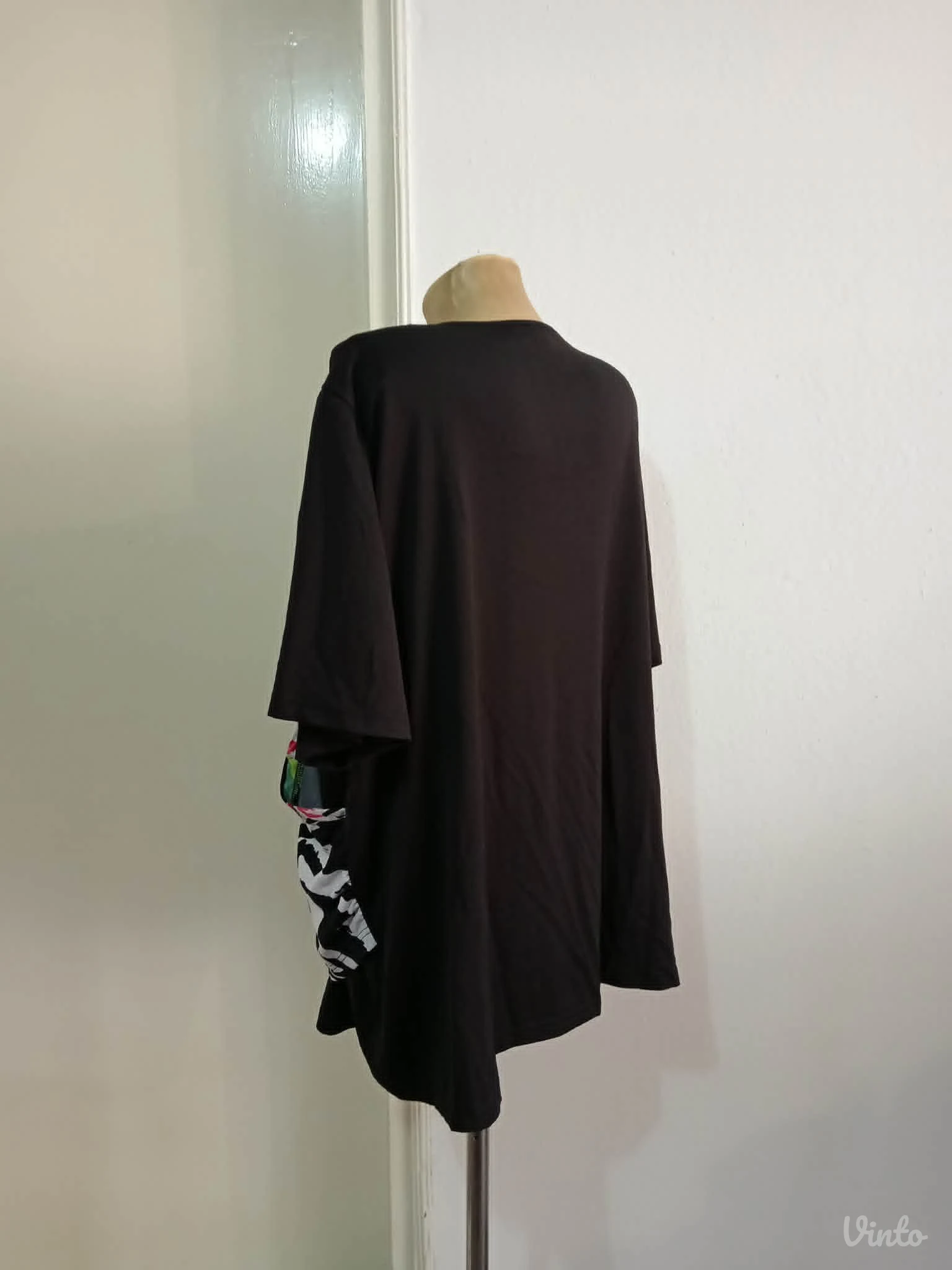 Elegantna bluza sa ružama