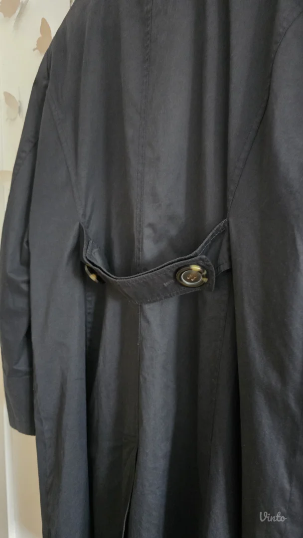 Predivan crni mantil