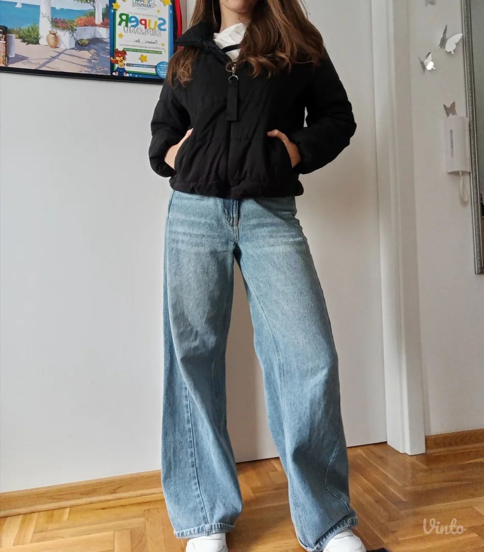 Crna ženska jakna bomber