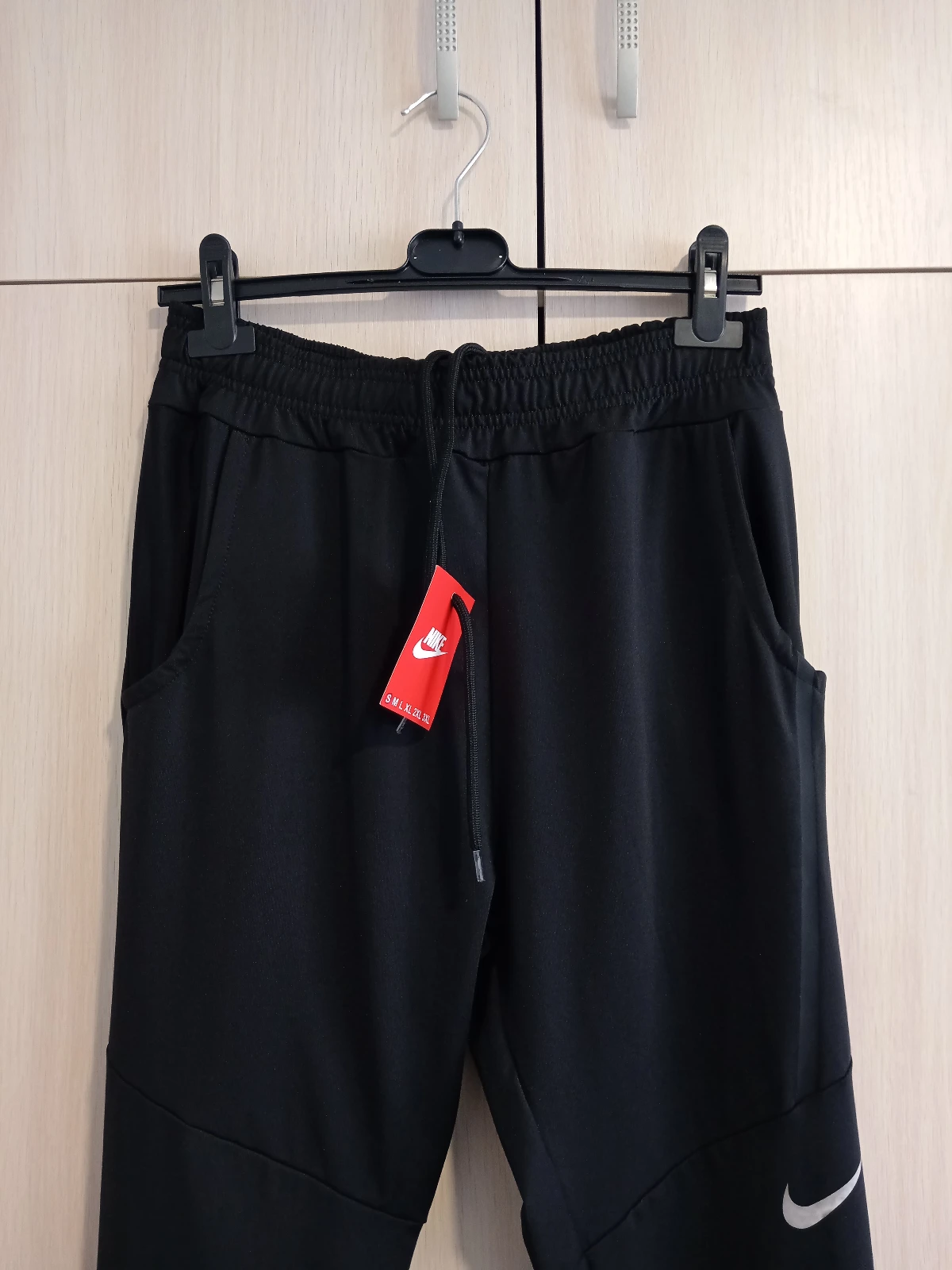 Nike crna trenerka donji deo NOVO