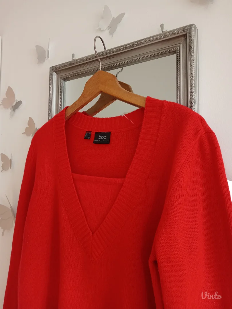 Crveni džemper od akrila