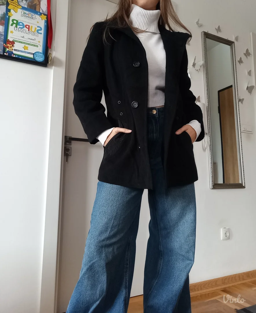 Barbara Lebek crni kaput