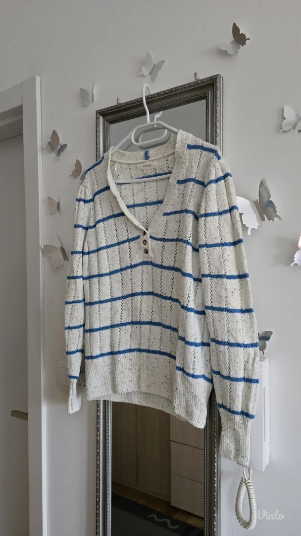 Pamučni džemper na plave pruge