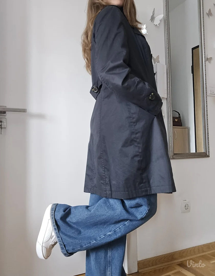 Predivan crni mantil