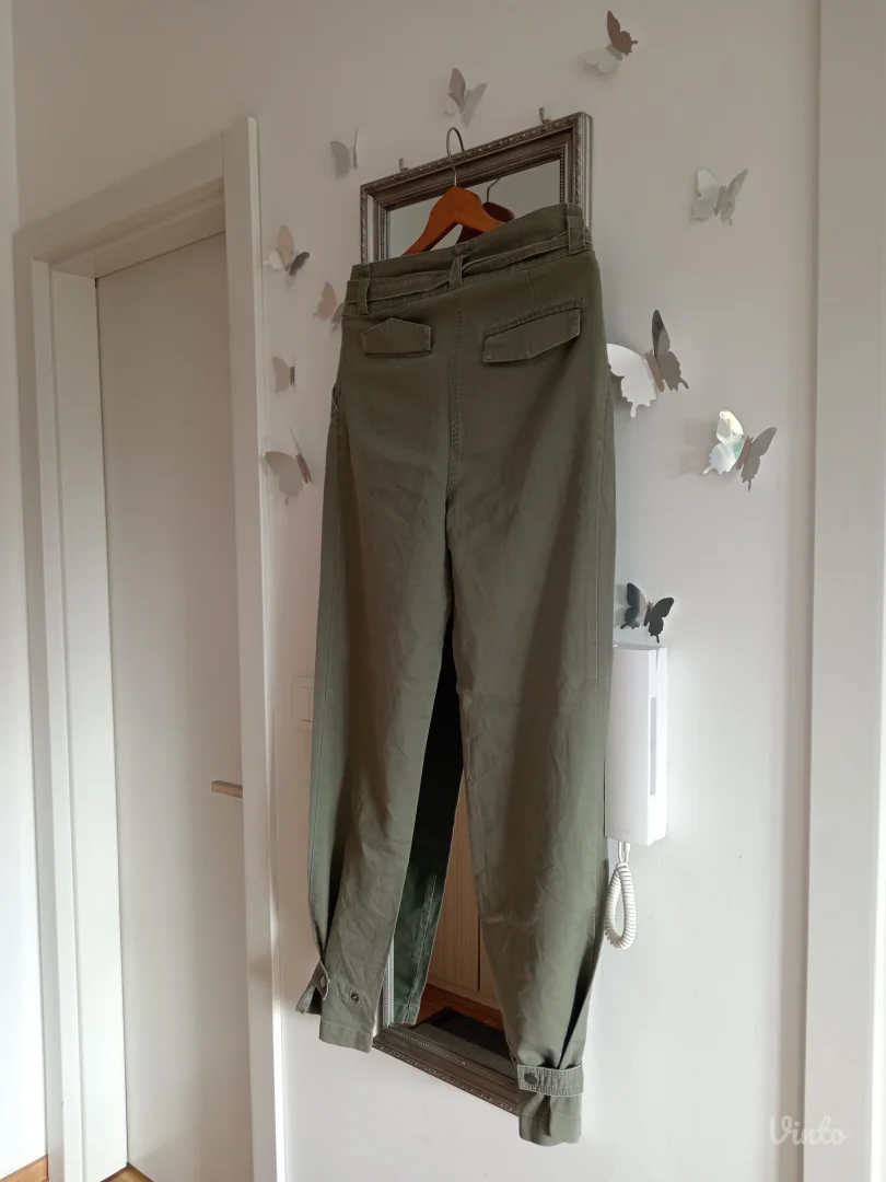 H&M maslinasto zelene pantalone
