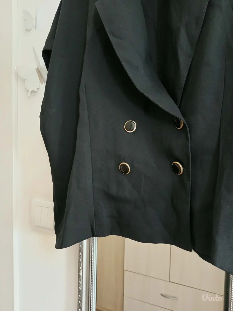 Presladak crni blejzer