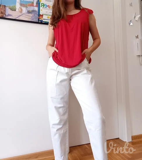 Crvena i crna bluza obe za 600