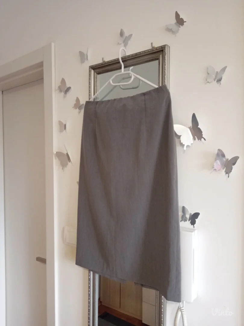 Siva postavljena suknja