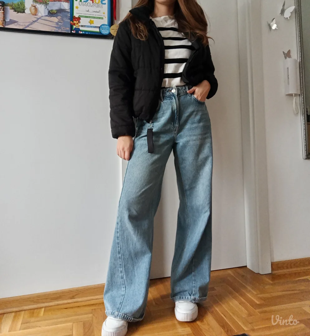 Crna ženska jakna bomber