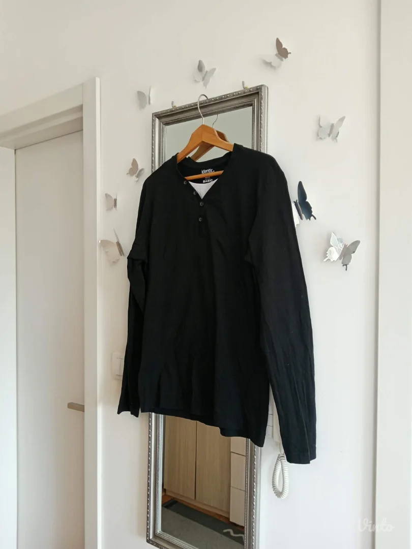 Crna pamučna bluza sa dugim rukavima