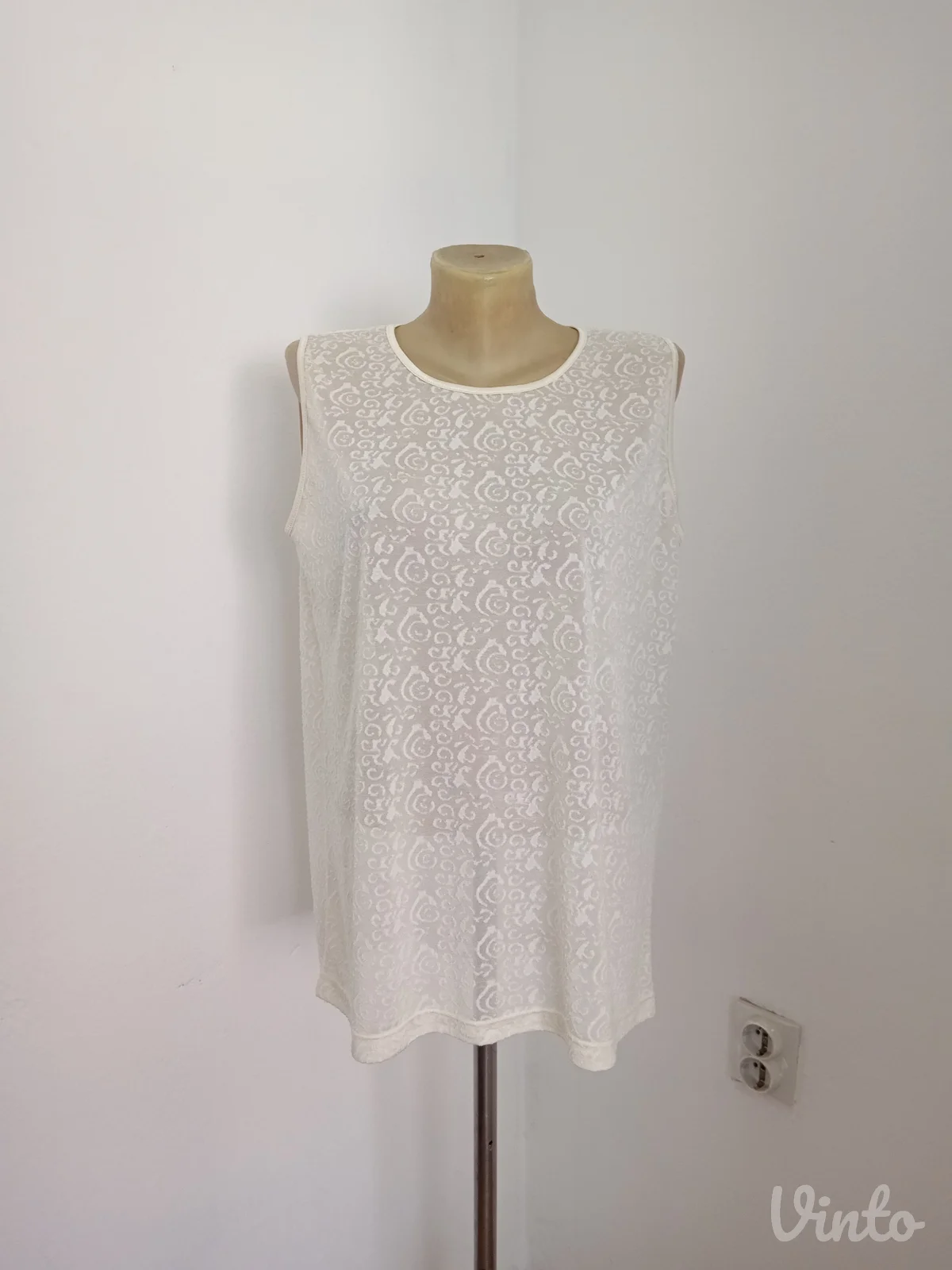 Bela lagana bluza