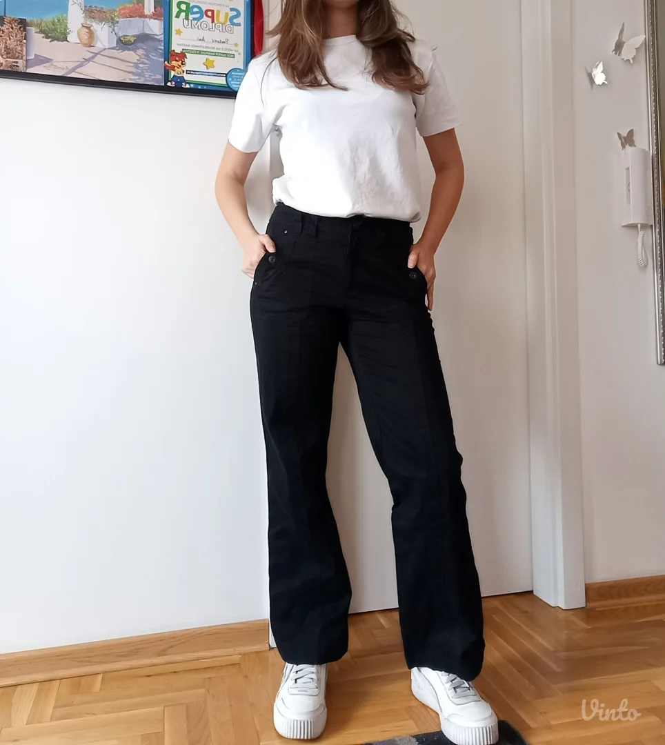 Crne pantalone Cecil