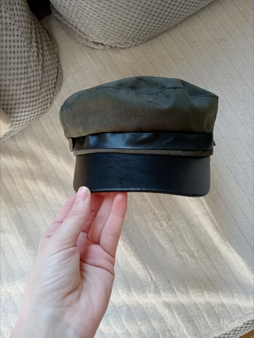 Maslinasto zelena kapa