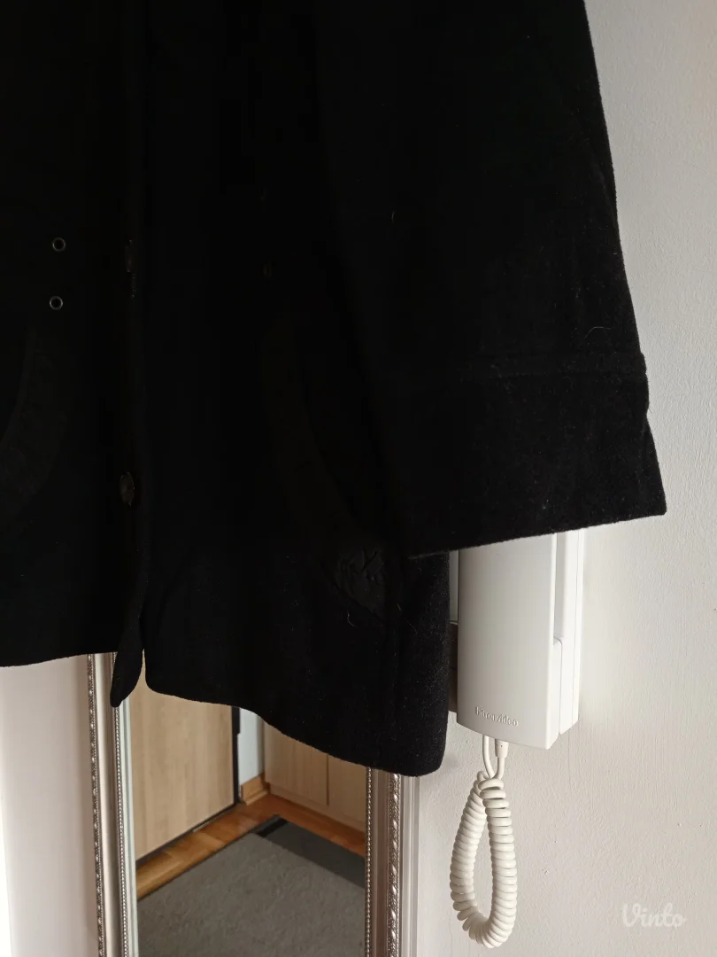 Barbara Lebek crni kaput