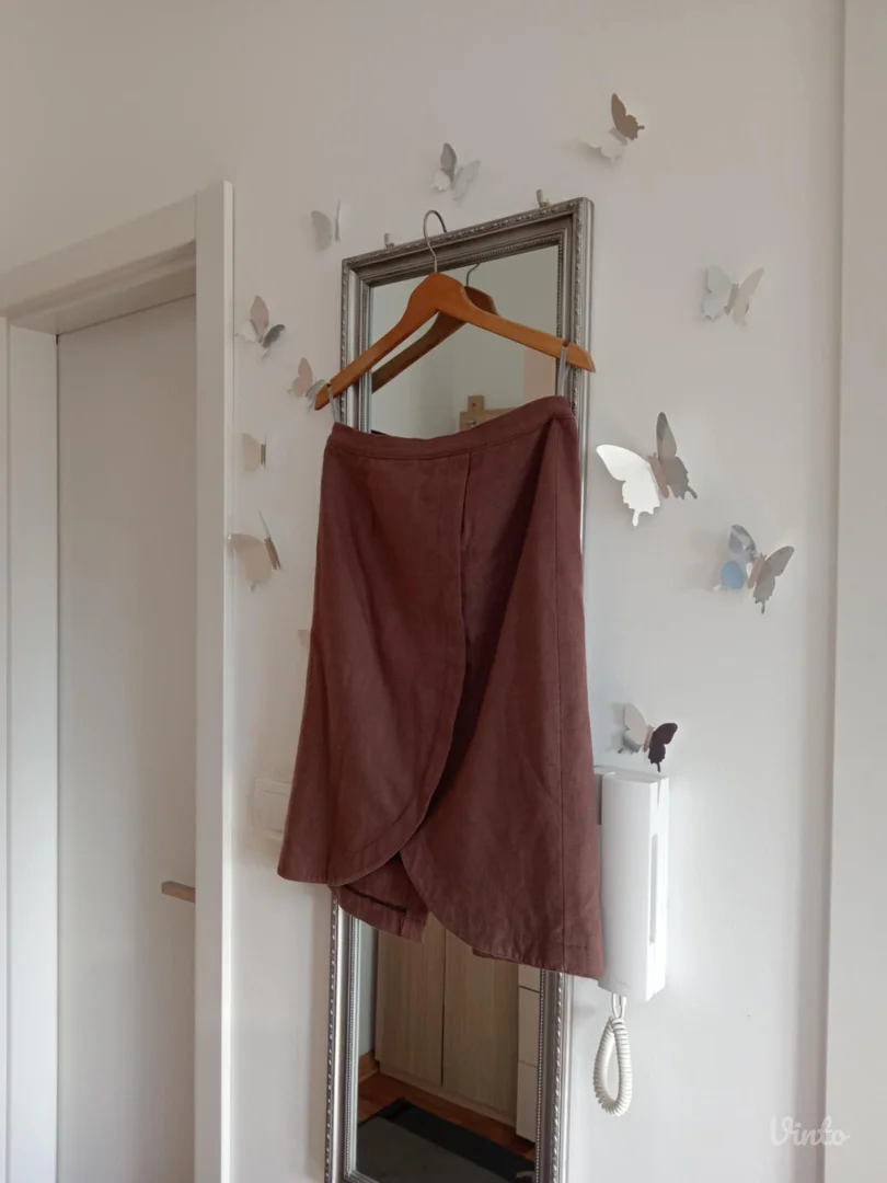 Predivna braon suknja na preklop