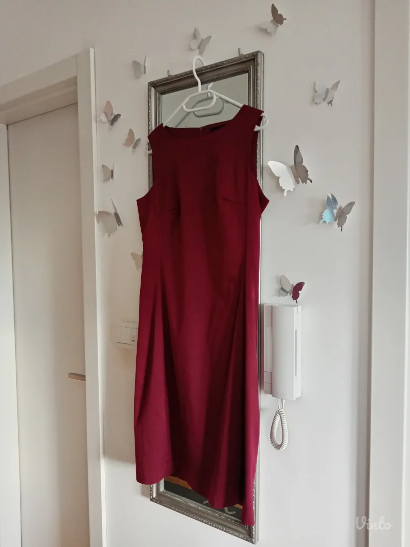 Hennes predivna bordo haljina