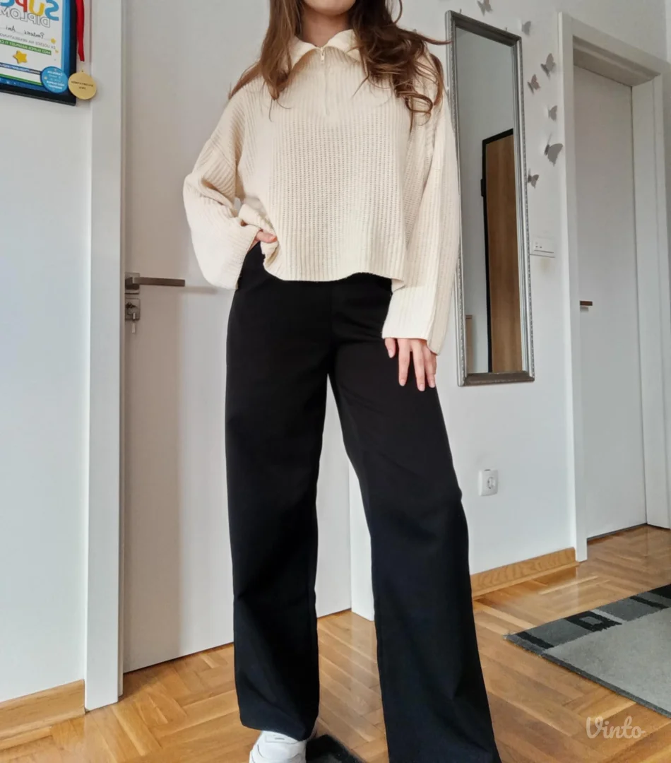 Predivan beli džemper