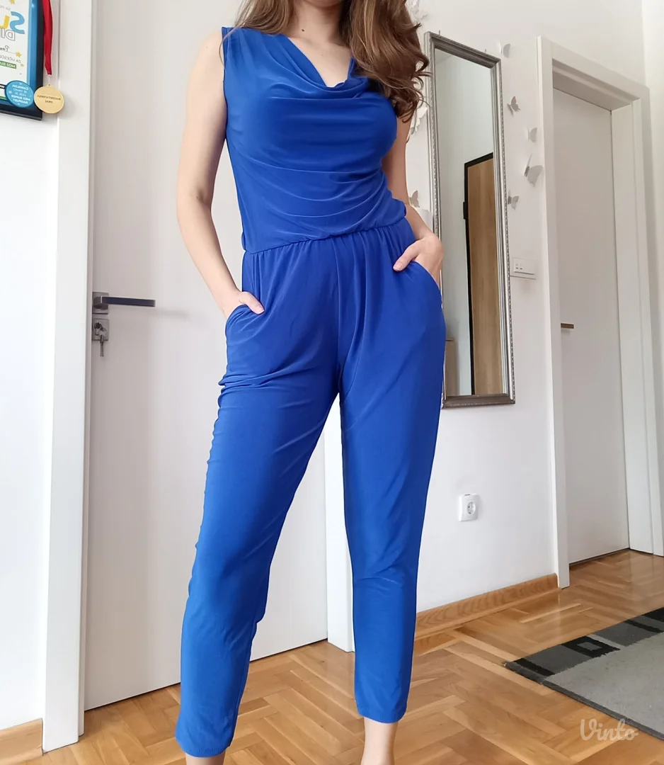 Predivan kombinezon plave boje