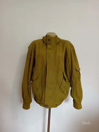 Predivna jakna na kopčanje