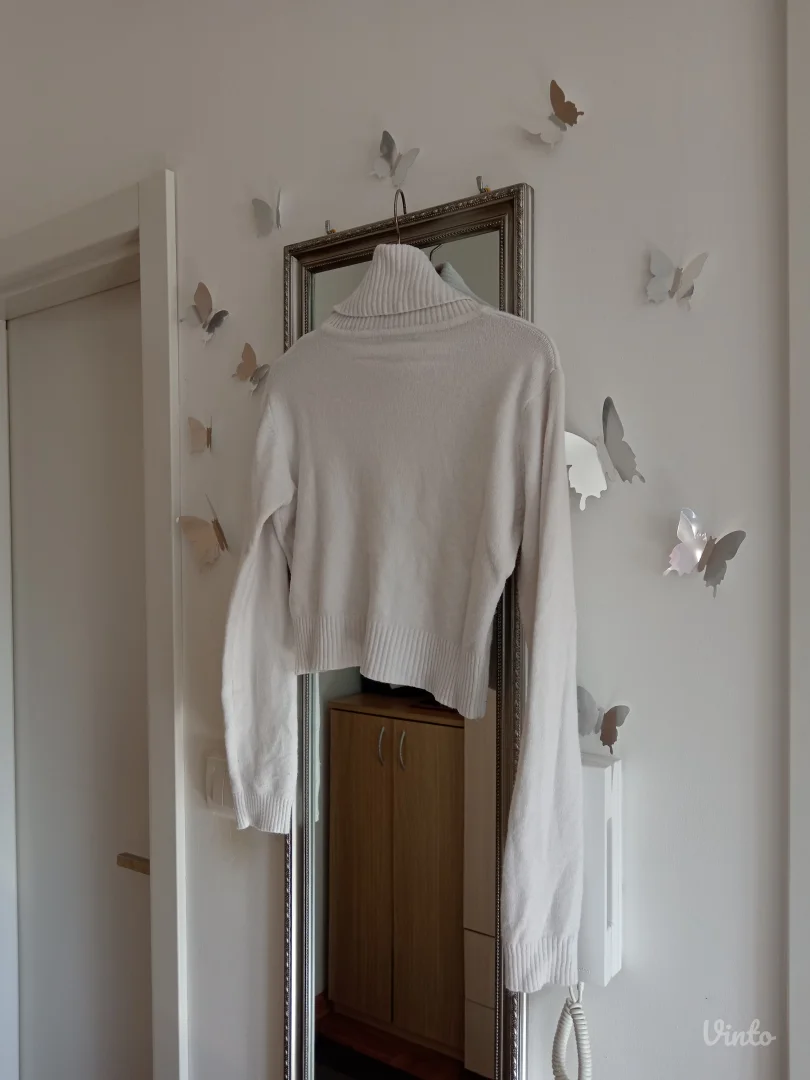 Beli kraći džemper