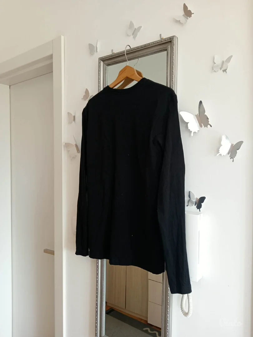 Crna pamučna bluza sa dugim rukavima