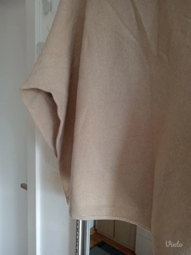 Predivan džemper od kašmira