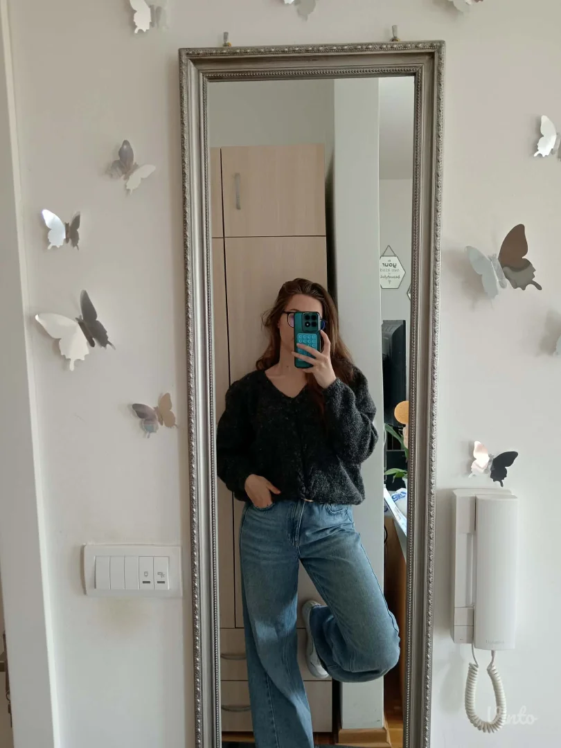 Crna pamučna bluza sa dugim rukavima