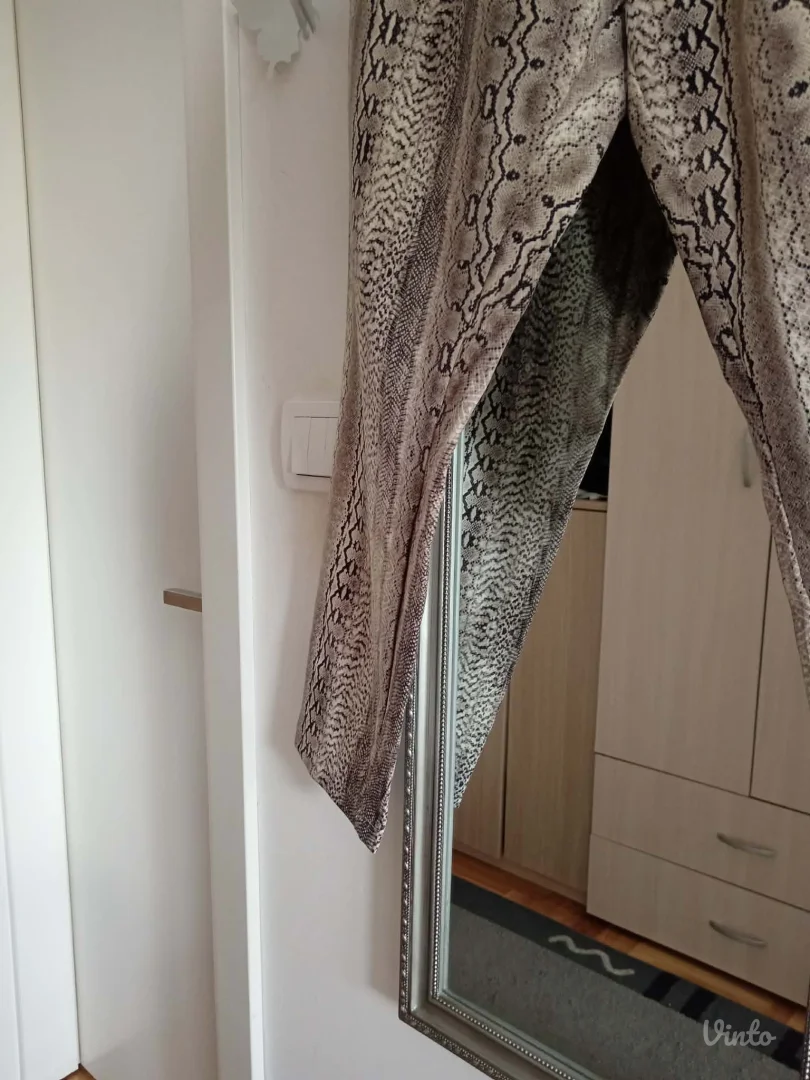 Pantalone sa animal printom