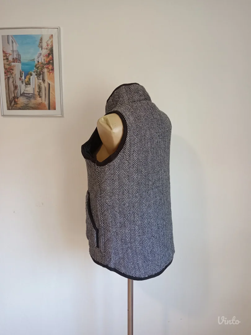 Prsluk crno bele boje