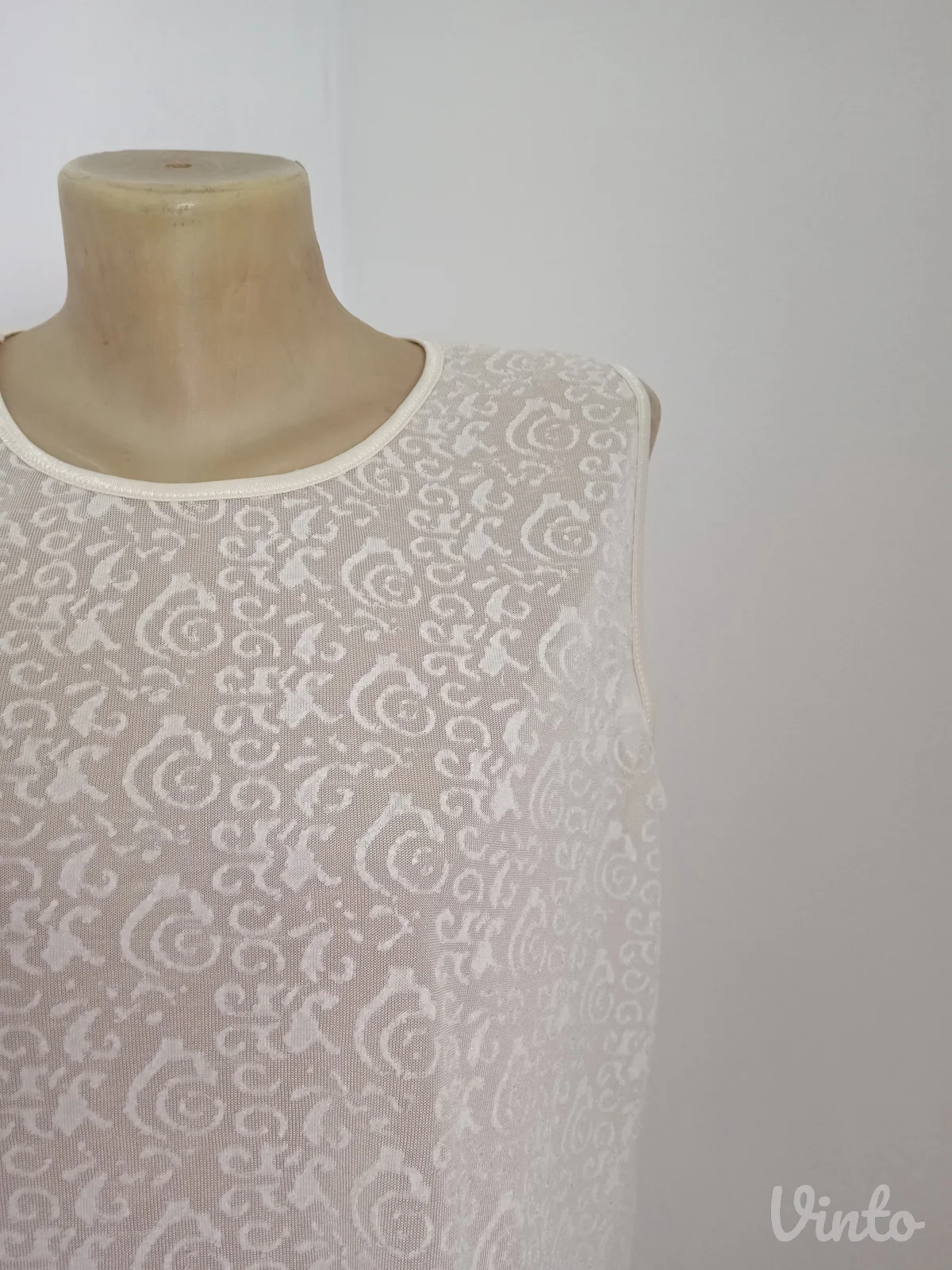 Bela lagana bluza